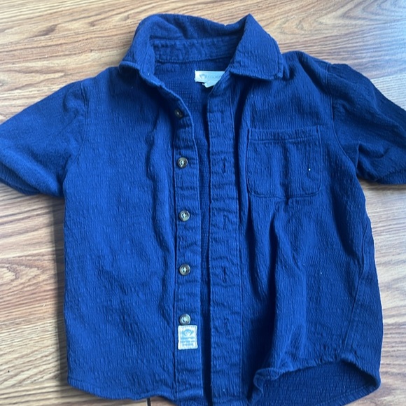 Boys gently worn summer outfit (top and shorts). Size 5 - Picture 3 of 3